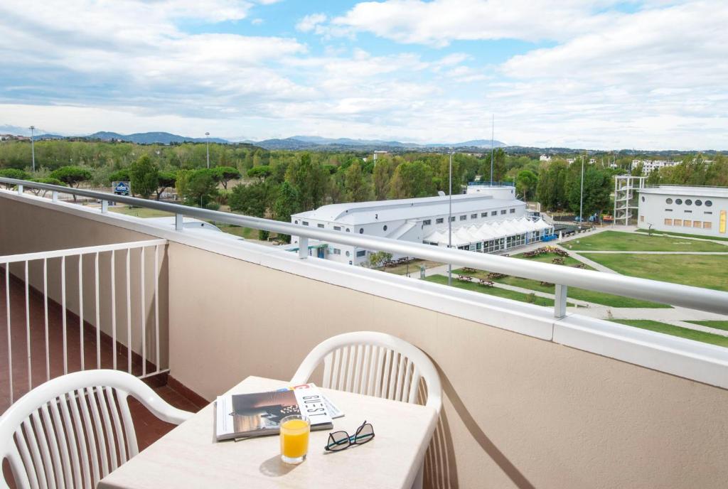 Nespecifikovaný výhled na hory nebo výhled na hory při pohledu z hotelu