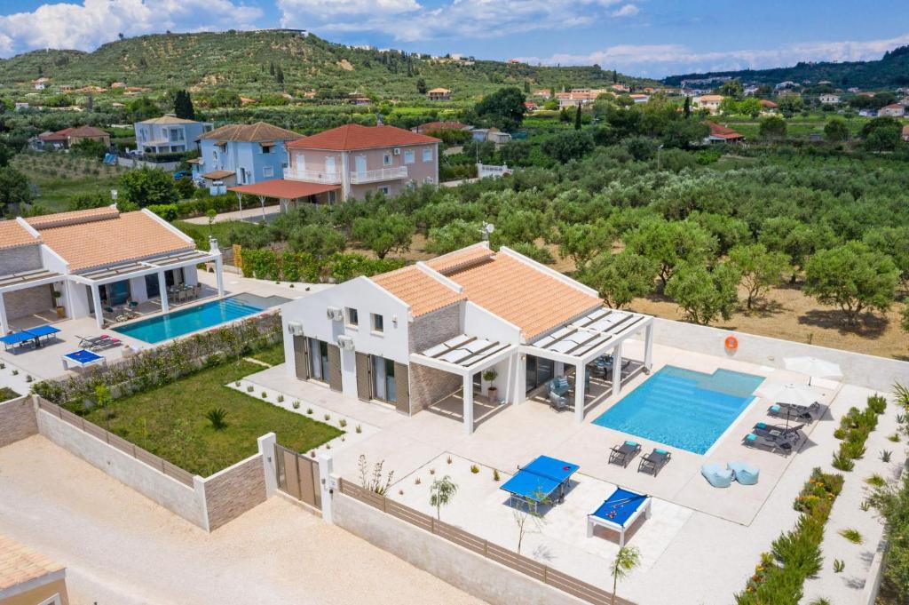 Άποψη από ψηλά του Zante Prime heated pool villa levanta