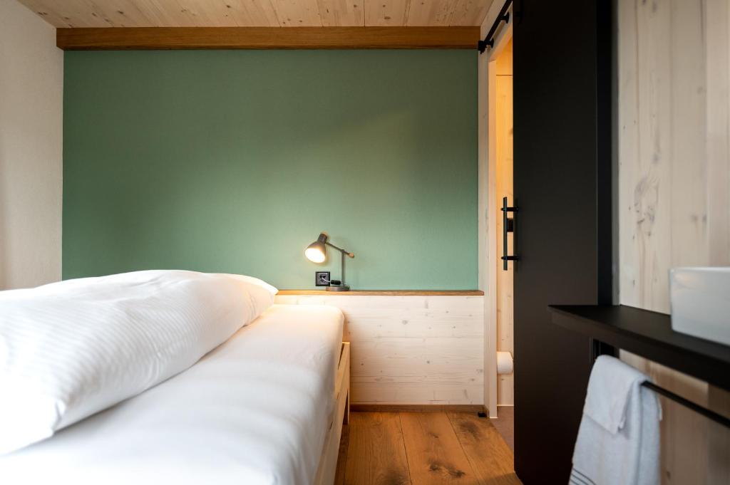 Postel nebo postele na pokoji v ubytování Lindenhof Ebnet