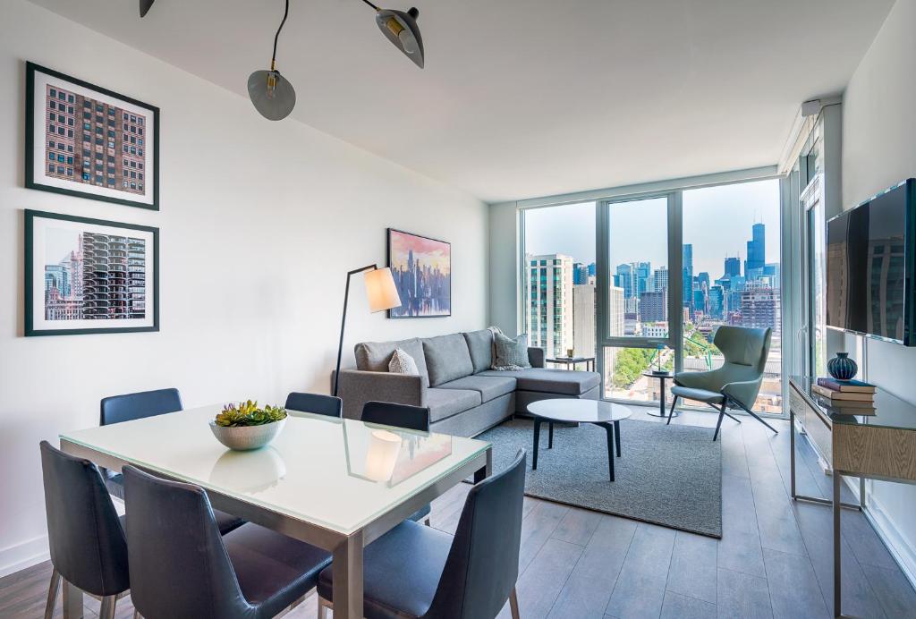 Level Chicago - Old Town - 