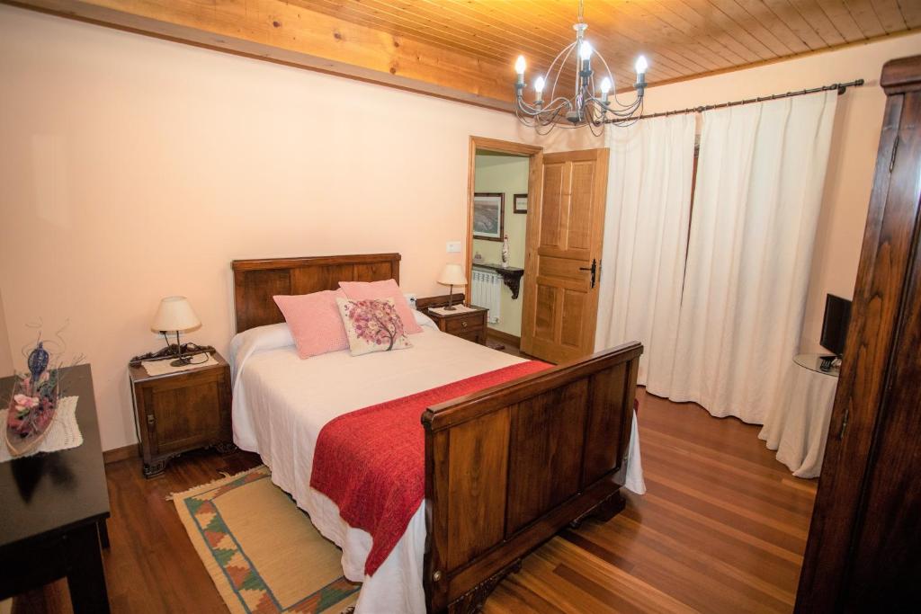 A bed or beds in a room at Casa de Barreiro