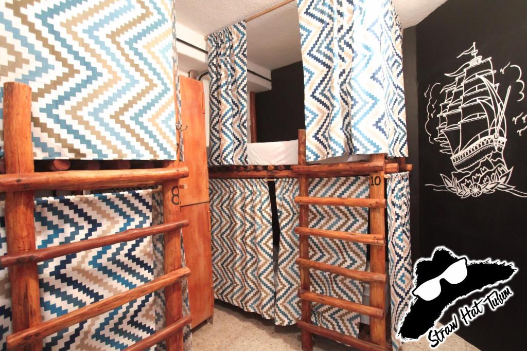 Straw Hat Hostel & Rooftop Bar - Bed In 6-Bed Mixed Dormitory Room