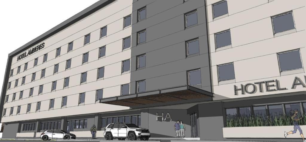 - une remise en état d'un bâtiment d'hôtel avec des voitures garées à l'extérieur dans l'établissement Hotel Amberes, à Querétaro