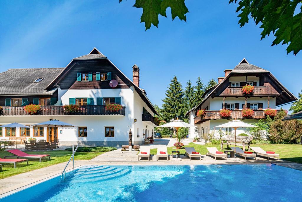 Bazén v ubytovaní Hotel Oremushof alebo v jeho blízkosti