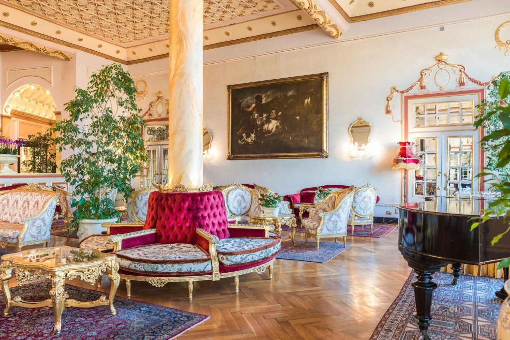 Posezení v ubytování Hotel Regina Palace