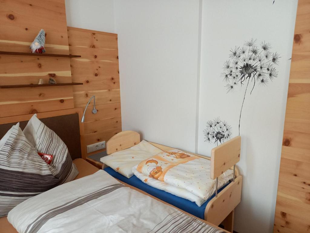 Postel nebo postele na pokoji v ubytování beim Tischler