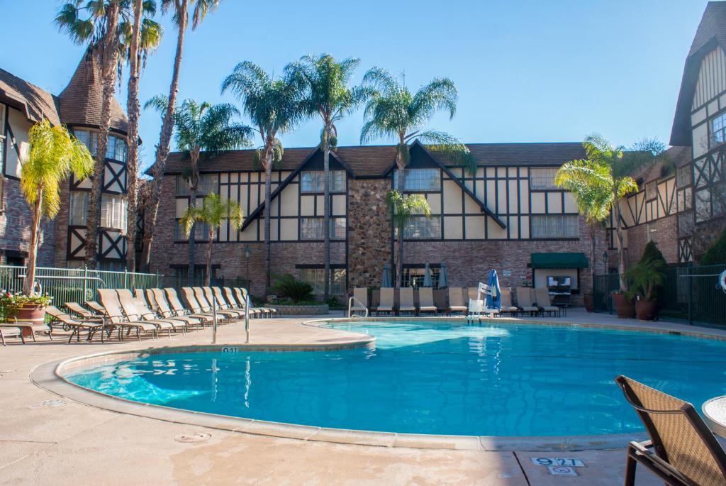 Anaheim Majestic Garden Hotel photo