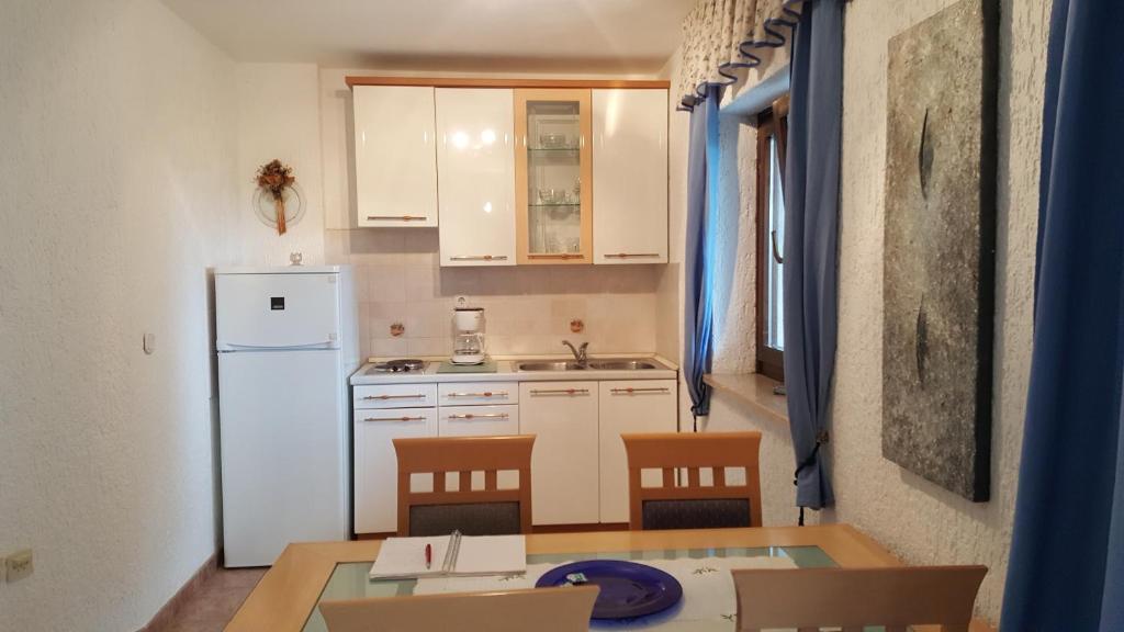 Apartments Coki - Two Bedroom Apartment With Balcony And Partial Sea View