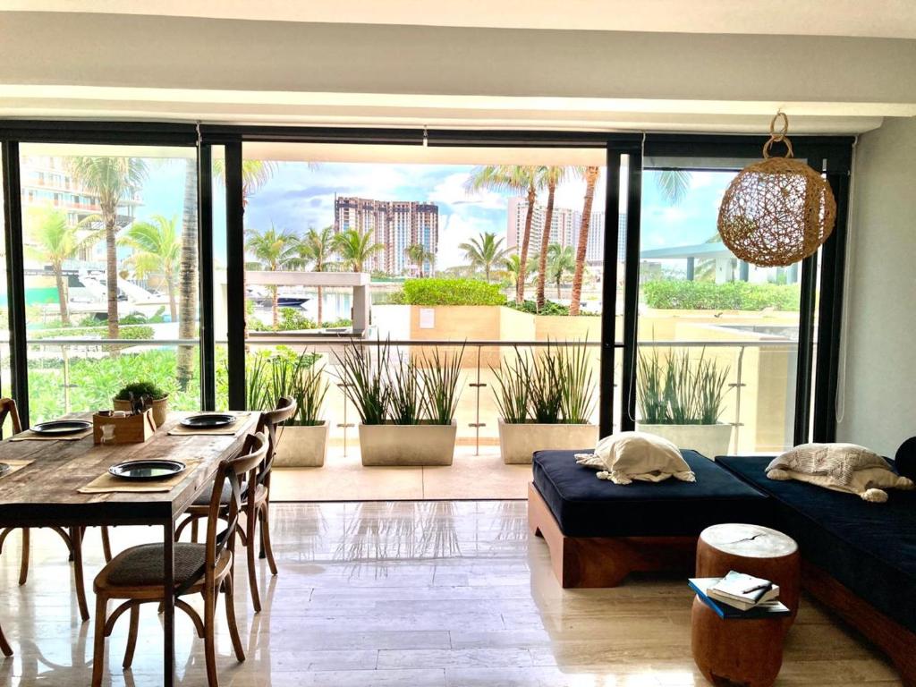 CANCUN MARINA CONDOS & Golf HOTEL ZONE, Cancún, Mexico