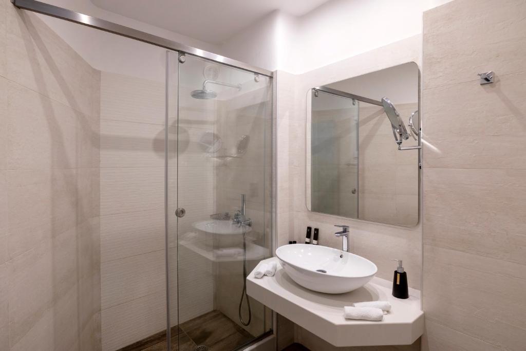 Tropicana Hotel , Suites & Villas Mykonos - 5