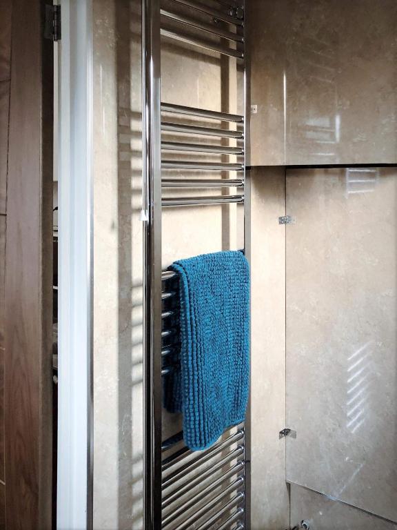 a bathroom with a blue towel on a towel rack at Richmond Luxury flat Fabulous location in Southend-on-Sea