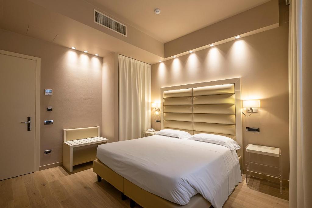 Postel nebo postele na pokoji v ubytování Hotel Touring