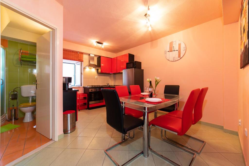 Kuchyňa alebo kuchynka v ubytovaní Holiday Home Škeljo