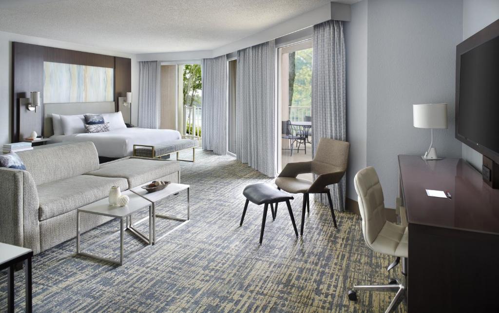 Atlanta Evergreen Lakeside Resort photo