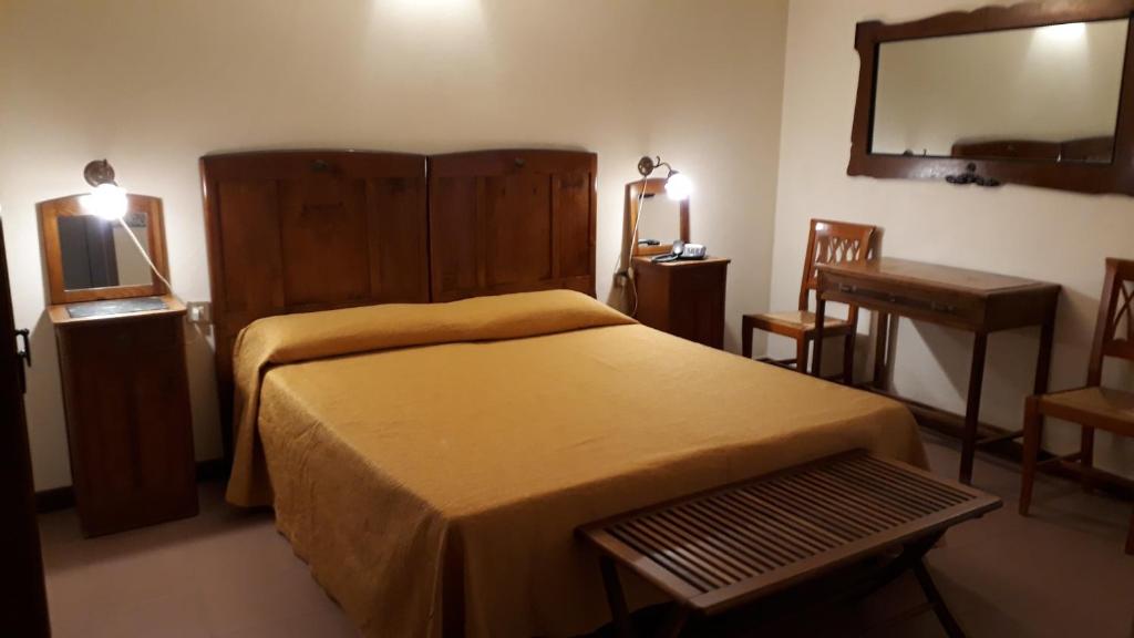 Postel nebo postele na pokoji v ubytování Hotel Due Mori No air conditioning