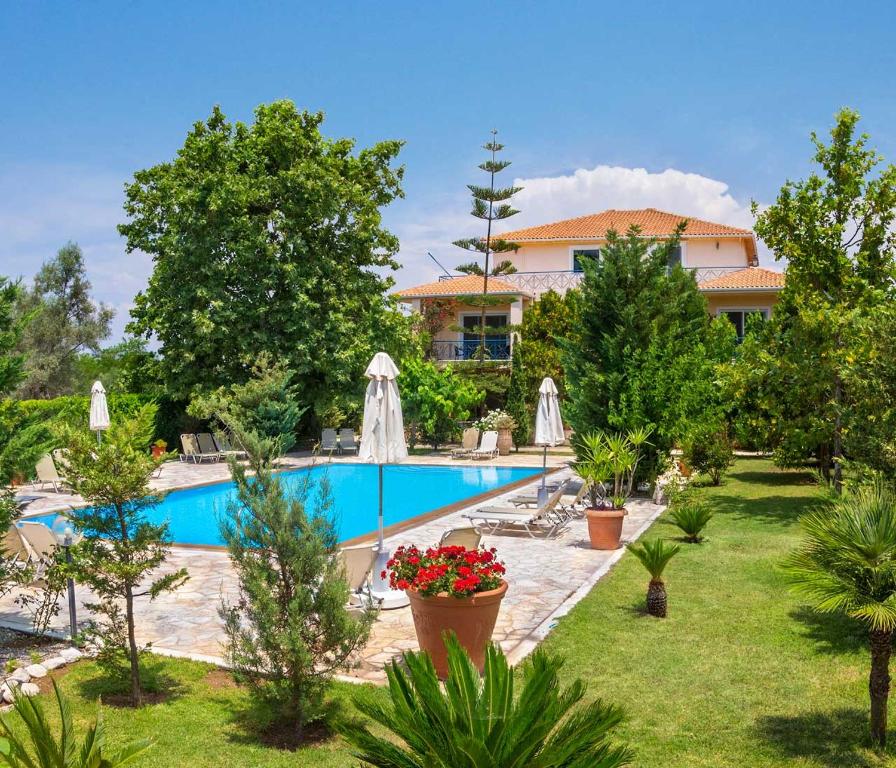 Bazén v ubytování Lefkas Blue Residence nebo v jeho okolí