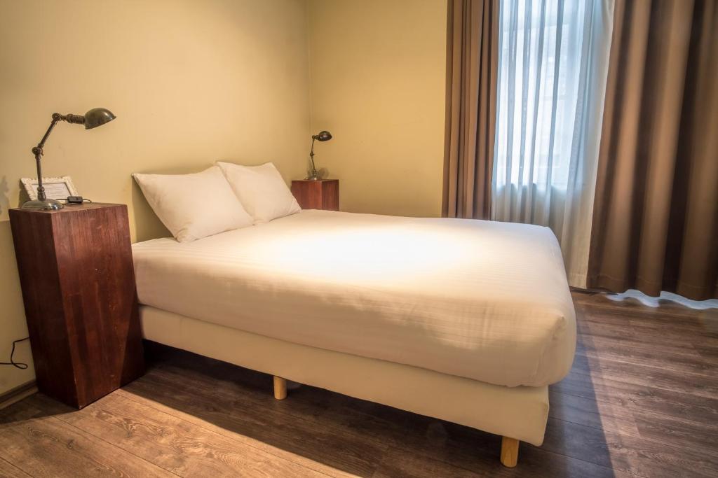 Postel nebo postele na pokoji v ubytování La Merveilleuse by Infiniti hôtel