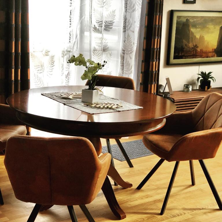 A seating area at Birdland Apartman