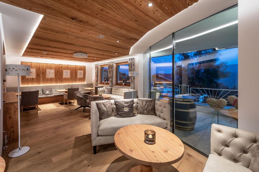 Posezení v ubytování Hotel Edelweiss