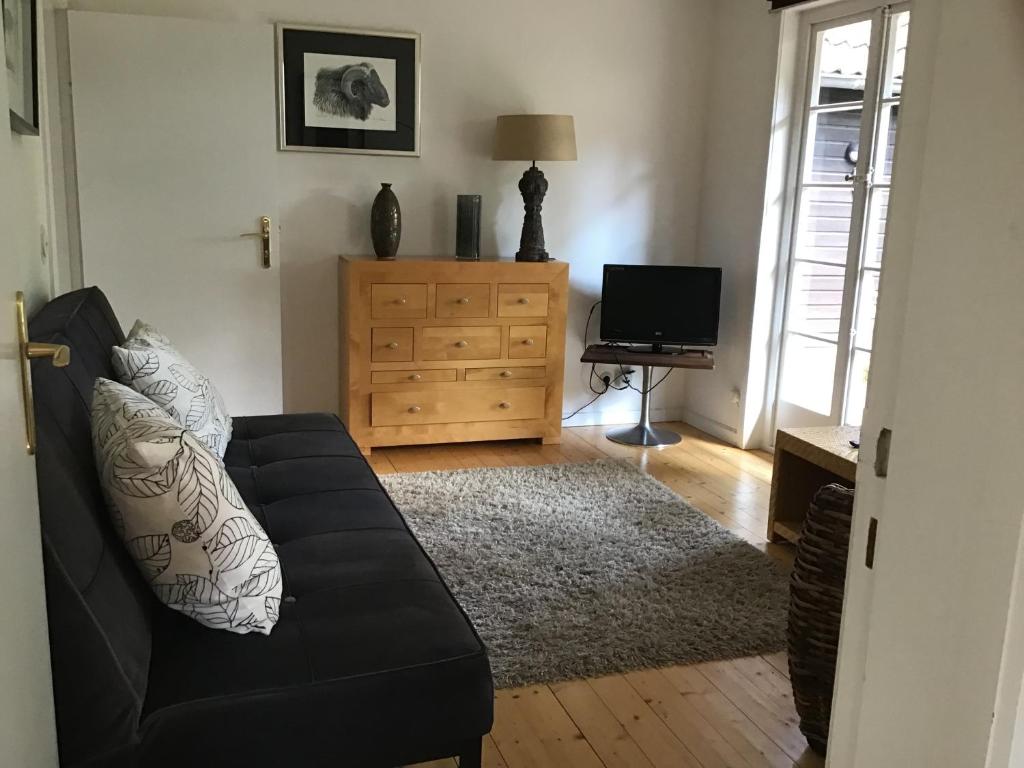 TV a/nebo společenská místnost v ubytování Ferienhaus Fontane
