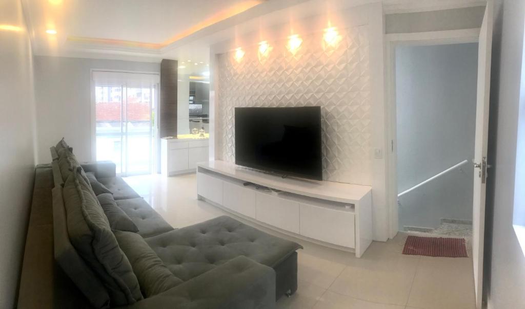 TV a/nebo společenská místnost v ubytování Apto. 03 Quartos à 500m da Praia