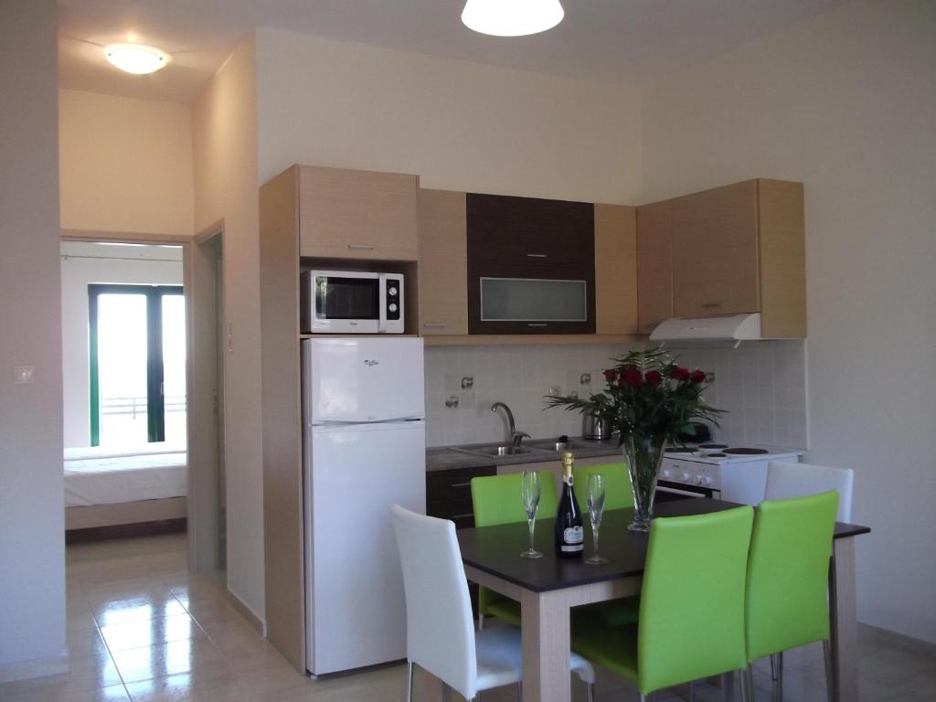 Kuchyňa alebo kuchynka v ubytovaní Kritamos Beach Apartments