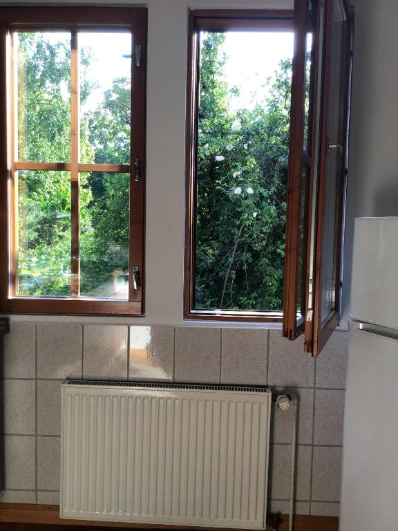Kuchyň nebo kuchyňský kout v ubytování FeWo Spitzweg, Garlstorf - Lüneburger Heide