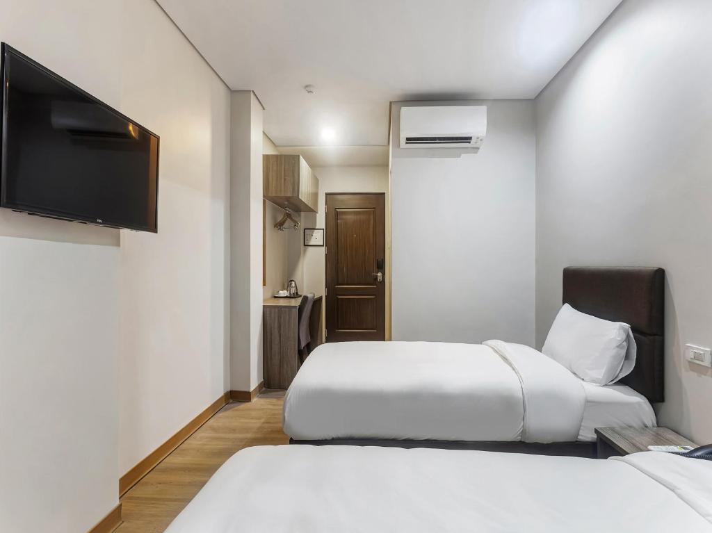 Postel nebo postele na pokoji v ubytování Airo Hotel Manila