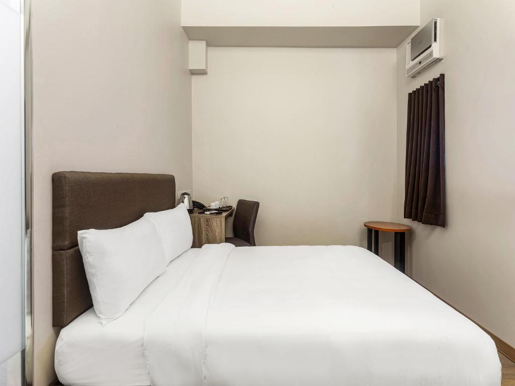 Postel nebo postele na pokoji v ubytování Airo Hotel Manila