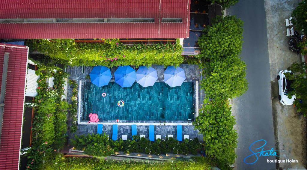 an overhead view of a pool with umbrellas at SHALA BOUTIQUE HOIAN in An Bang
