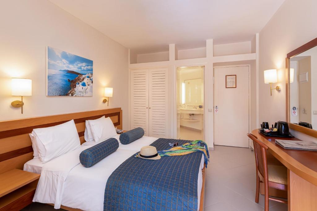 Postel nebo postele na pokoji v ubytování Anissa Beach Hotel