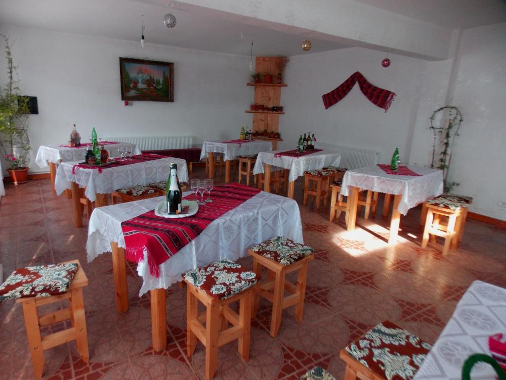 Restaurace v ubytování Pensiunea Paradiso