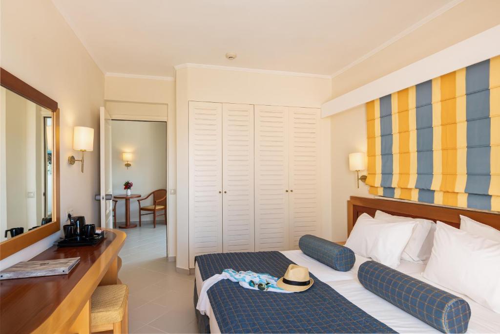 Postel nebo postele na pokoji v ubytování Anissa Beach Hotel