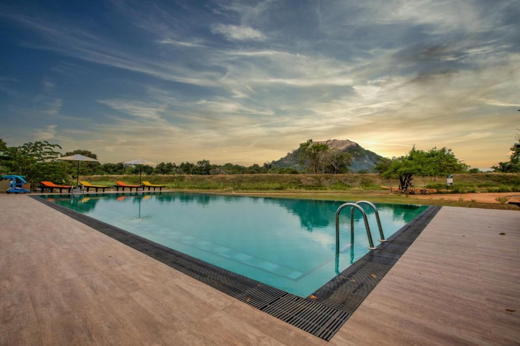 Bazén v ubytování Sigiriya King's Resort nebo v jeho okolí