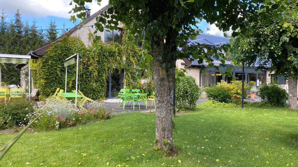 Zahrada ubytování Logis Auberge du Barrez