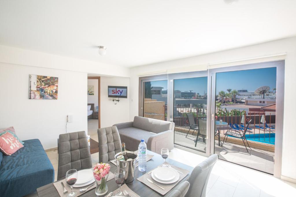 Napiana Apartments - One-Bedroom Apartment (102)
