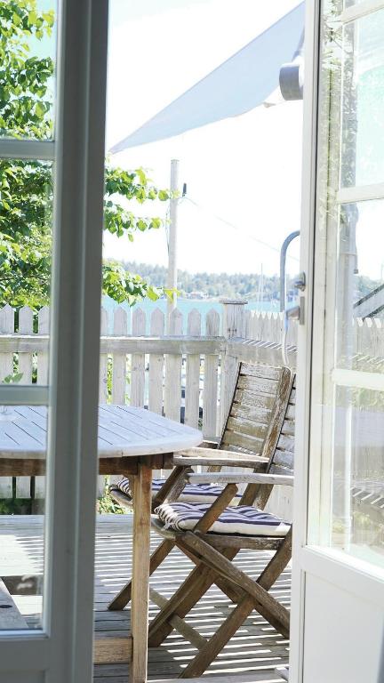 Balkón nebo terasa v ubytování Vaxholm Seaview Cottage