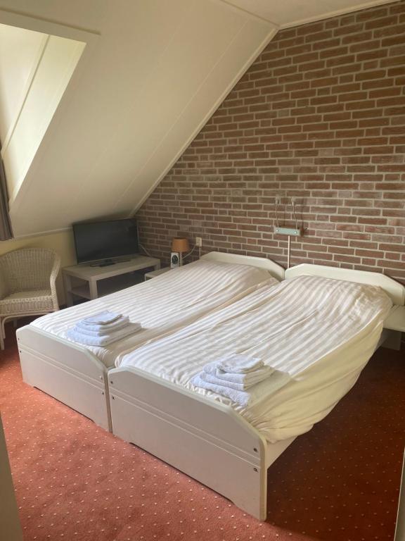 Postel nebo postele na pokoji v ubytování Recreatiecentrum de Kluft