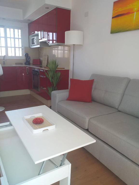 Posezení v ubytování Apartment duplex -The Sunny Hut - swimming pool - Free Wifi & AC- Residence Las Marinas
