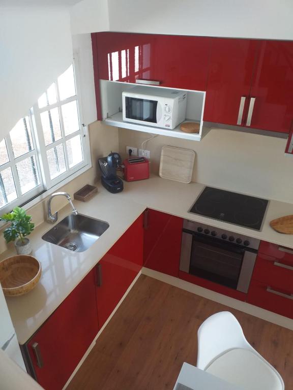 Kuchyň nebo kuchyňský kout v ubytování Apartment duplex -The Sunny Hut - swimming pool - Free Wifi & AC- Residence Las Marinas