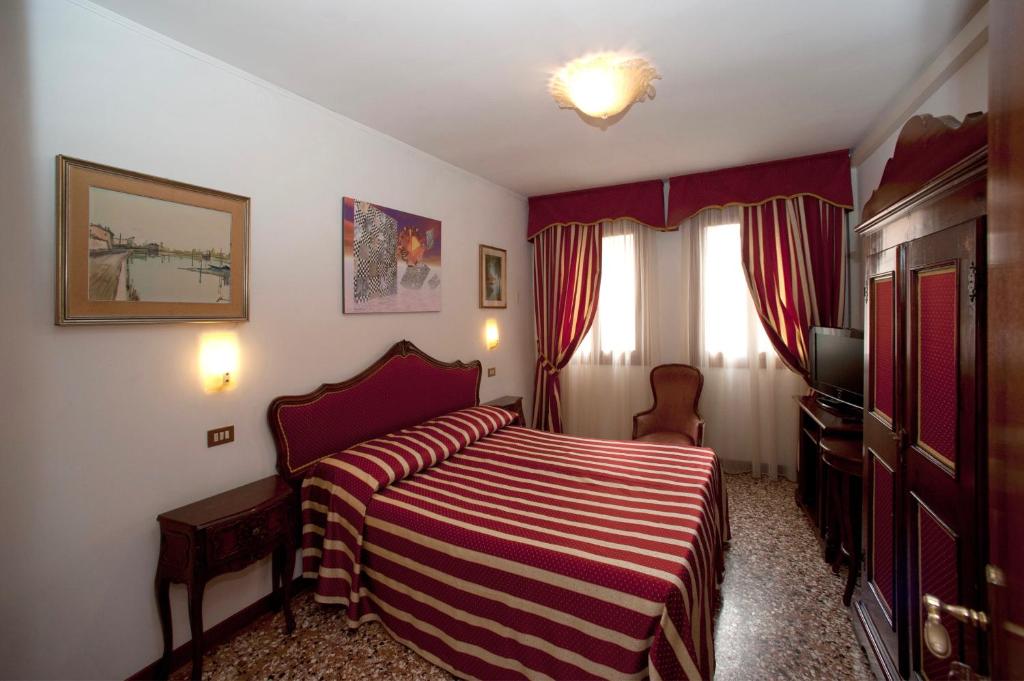 Postel nebo postele na pokoji v ubytování Hotel Fontana