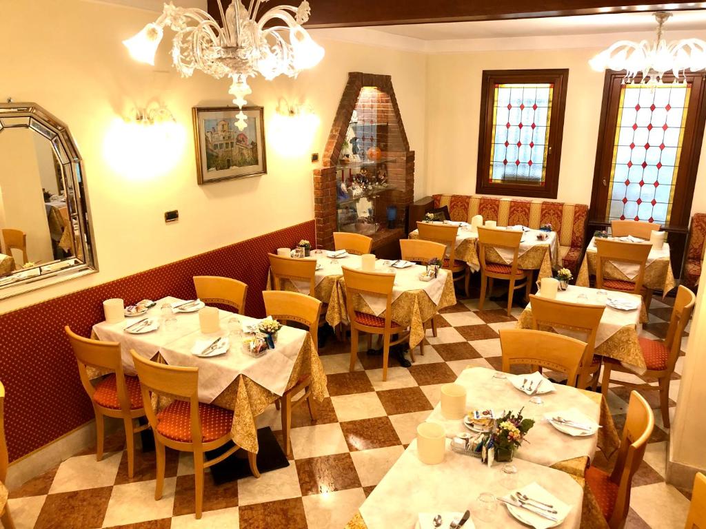 Restaurace v ubytování Hotel Fontana