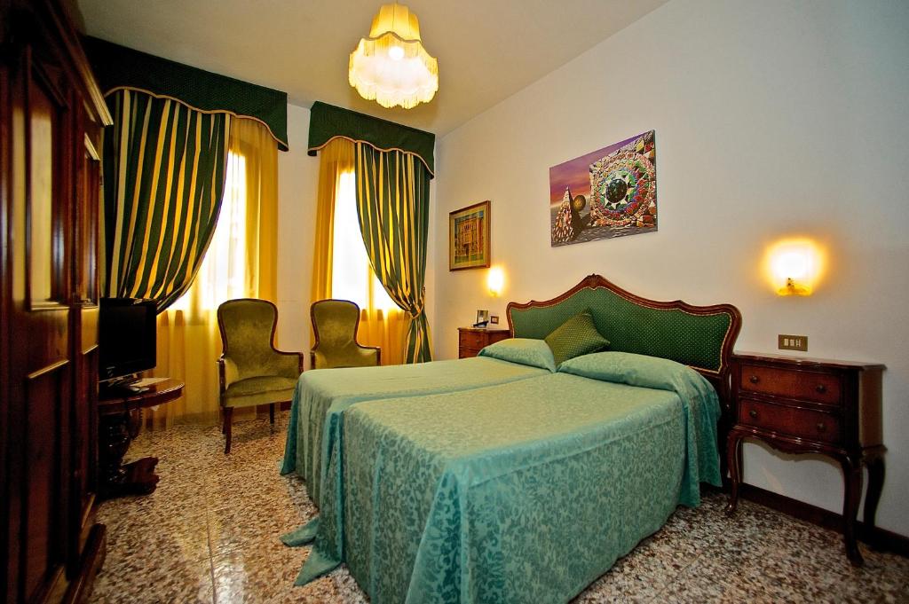 Postel nebo postele na pokoji v ubytování Hotel Fontana