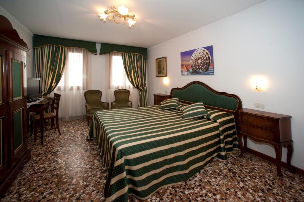 Postel nebo postele na pokoji v ubytování Hotel Fontana