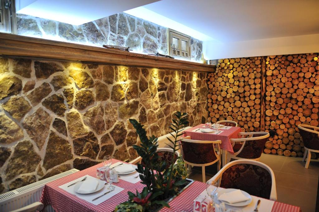 Restaurace v ubytování Hotel Lula