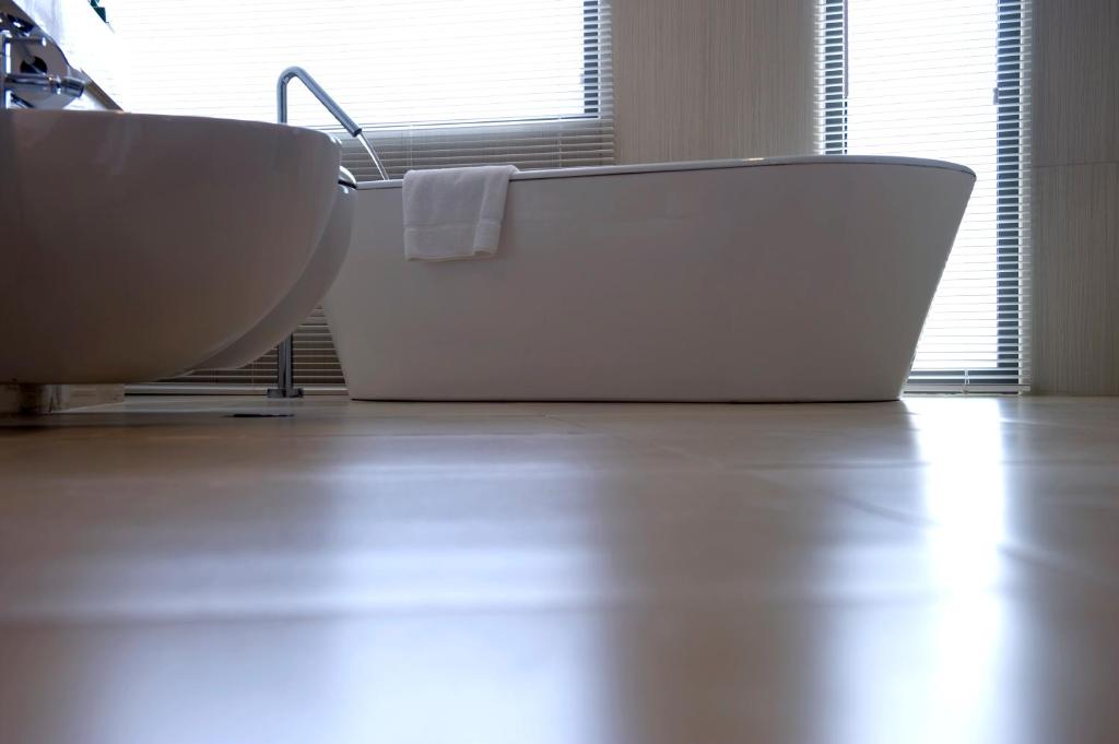 a bathroom with a bath tub and a sink at Crowne Plaza Yas Island by IHG in Abu Dhabi
