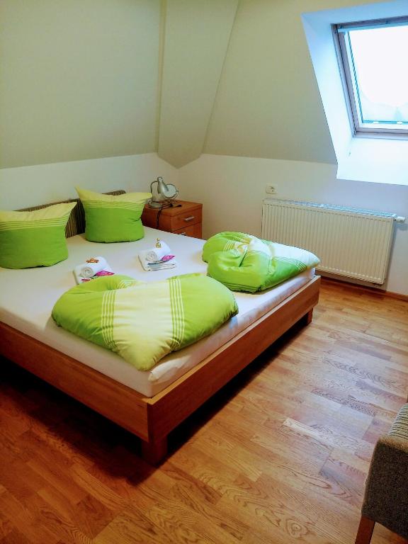 Postel nebo postele na pokoji v ubytování Garni Hotel Bovec