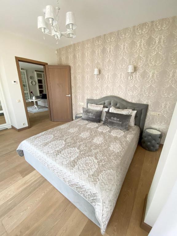 Postel nebo postele na pokoji v ubytování FoRest Apartments