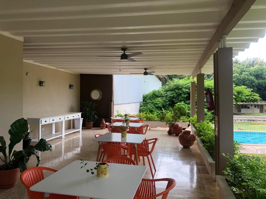 Bazén v ubytování Hotel Diriá Santa Cruz nebo v jeho okolí