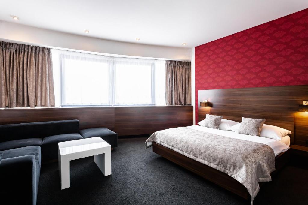 Postel nebo postele na pokoji v ubytování Tempus Club Garni Hotel